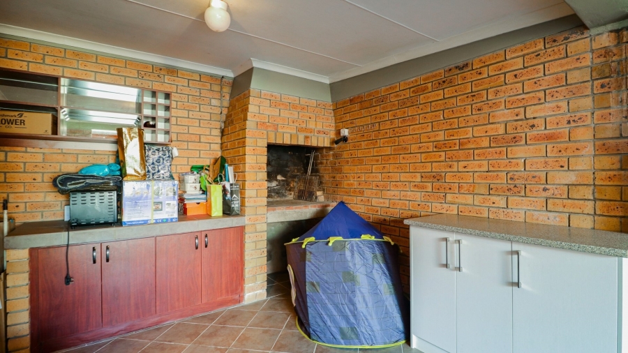 3 Bedroom Property for Sale in Heiderand Western Cape